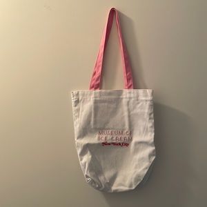 Tote bag